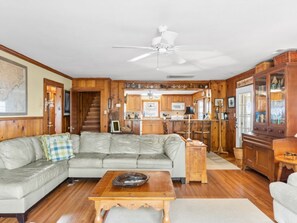 Smart TV, table tennis, books - Kickback Cottage~ Private Beach Access, Pool Table, Sunrises on the Porch! (Oak Island)