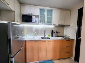 Fridge, microwave, stovetop, electric kettle
