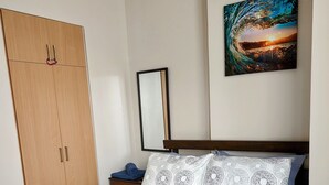 1 bedroom, WiFi, bed sheets - High Ceiling Home by the Pool w/ Beach, Wi-Fi & Netflix
 (Lapu-Lapu City)
