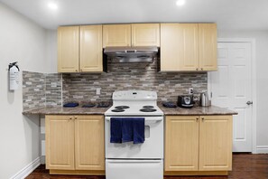 Fridge, microwave, oven, stovetop - Gorgeous,spacious and bright 3 bedroom Walkout Basement! (Oshawa)