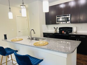 Micro-ondes, four, plaque de cuisson, lave-vaisselle