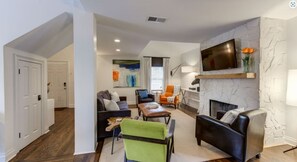 Smart TV - Safe, convenient Vacation Rental in Midtown - Sleeps 7 w/3 full bathrooms! (Atlanta)