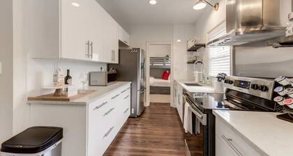 Safe, convenient Vacation Rental in Midtown - Sleeps 7 w/3 full bathrooms!