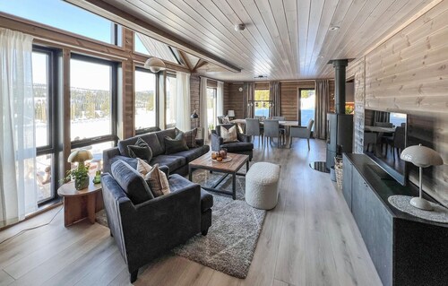 4 bedroom stunning home in Svingvoll