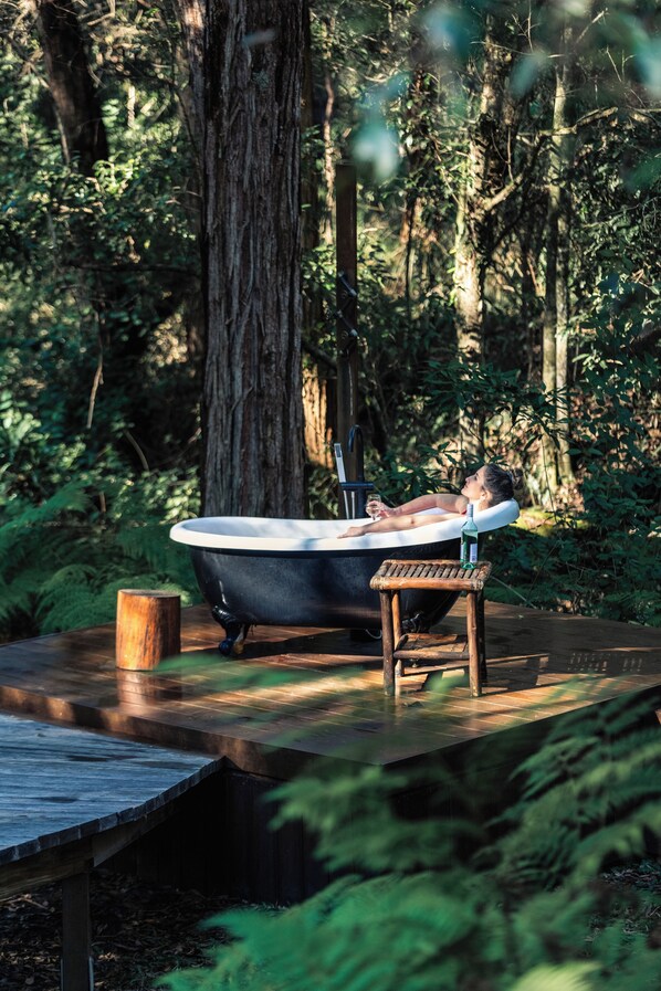 Ikigai Tiny Home - An Enchanting Forest Living, Private Swimming Pool and Outdoor Bath | Deep soaking bathtub - Kanimbia Cottages (Coolabine)