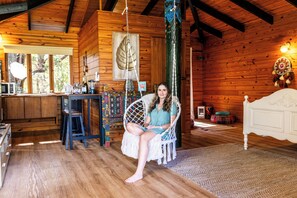 1 habitación, decoración personalizada y muebles diferentes 