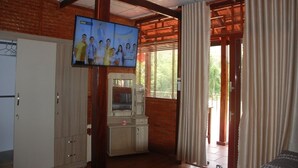 Premium bedding, down comforters, in-room safe, desk - CÁT TIÊN RIVERSIDE hotel (Tan Phu)