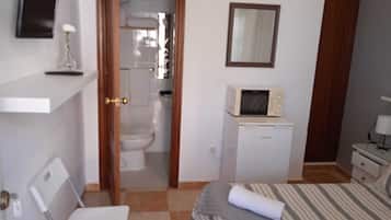 2 dormitorios, tabla de planchar con plancha, wifi y ropa de cama