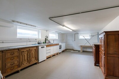 Huswell - Spacious getaway close to the beach and airport