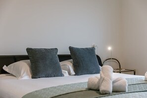 4 bedrooms, travel cot, WiFi, bed sheets