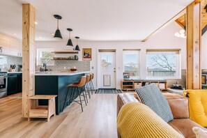 Interior - Escape to Tranquility: Views & Modern Amenities (Idyllwild-Pine Cove)