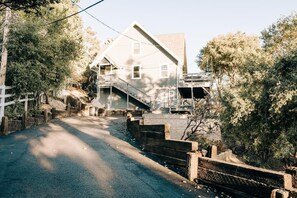 Exterior - Escape to Tranquility: Views & Modern Amenities (Idyllwild-Pine Cove)
