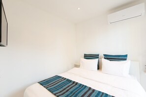 1 chambre, fer et planche à repasser, Wi-Fi, draps fournis