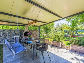 Outdoor dining - Villa Fenix by Interhome (Rovinj/Žminj)