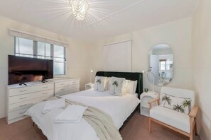 2 bedrooms, iron/ironing board, WiFi, bed sheets - Beach Shack by the Sea Innes Park (Innes Park)
