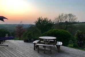 تناول الطعام بالخارج