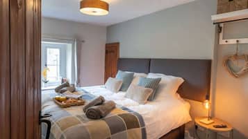 2 bedrooms, iron/ironing board, travel cot, WiFi