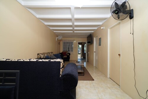 Portmore Peaceful Stay 
3BR House in Greater Portmore With AC and Hot water 