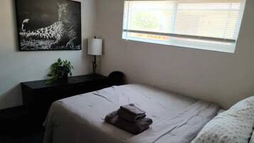 2 bedrooms, iron/ironing board, WiFi, bed sheets