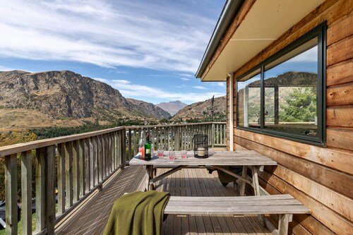 Spacious Mountain View Home Close To Coronet Peak