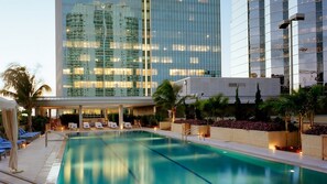 Pool - Miami Luxury Executive Apartment (Miami)