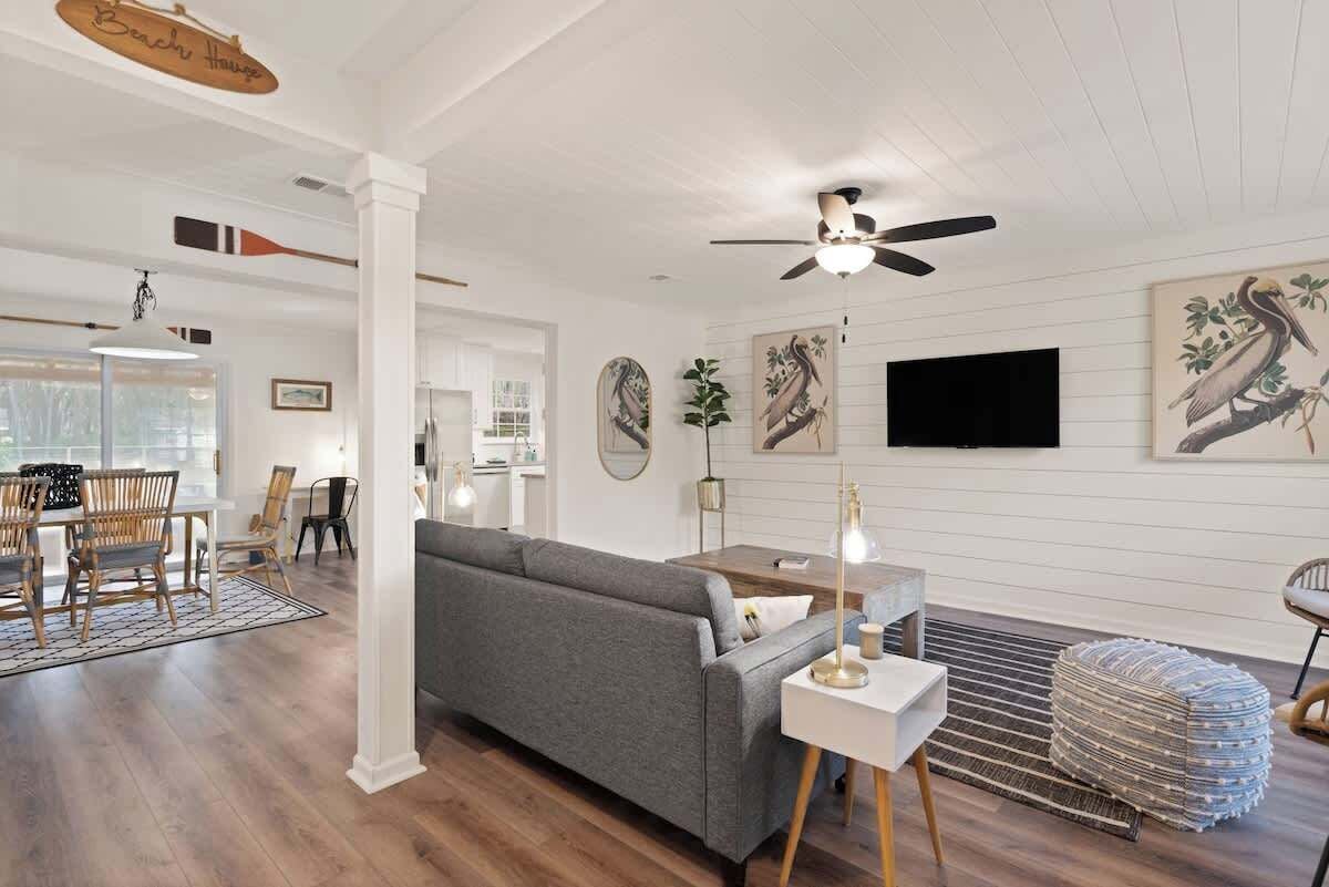 Una Smart TV, una oficina