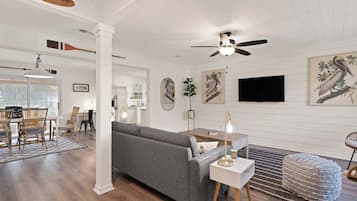 Una Smart TV, una oficina