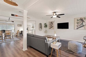 Una Smart TV, una oficina