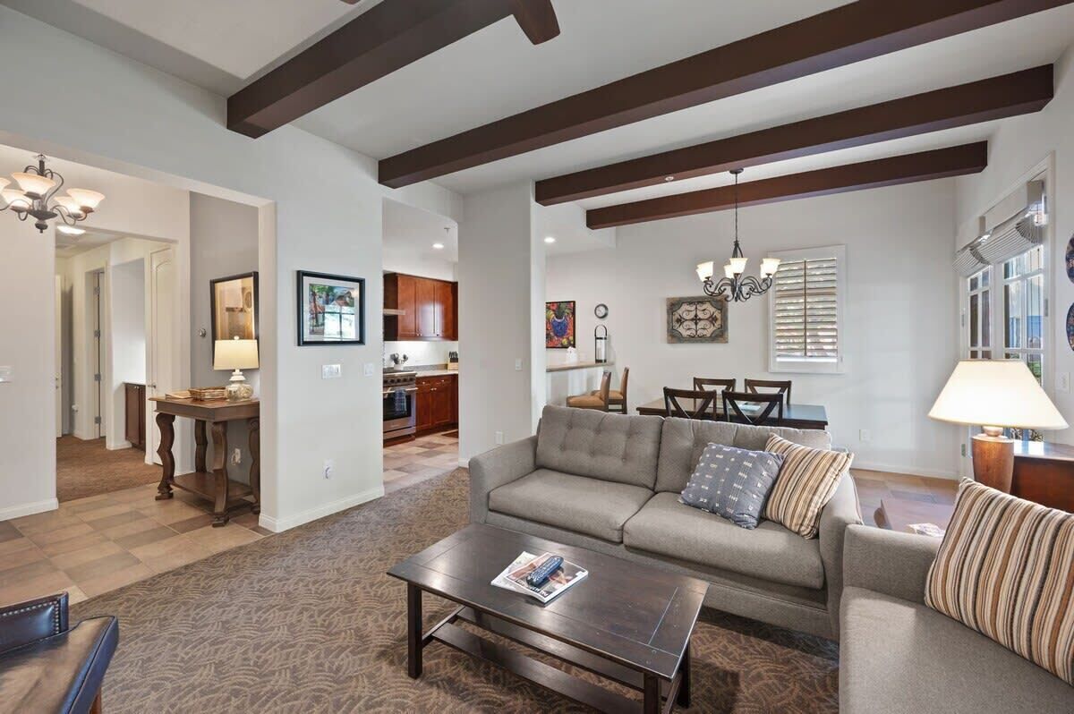 TV, caminetto, studio