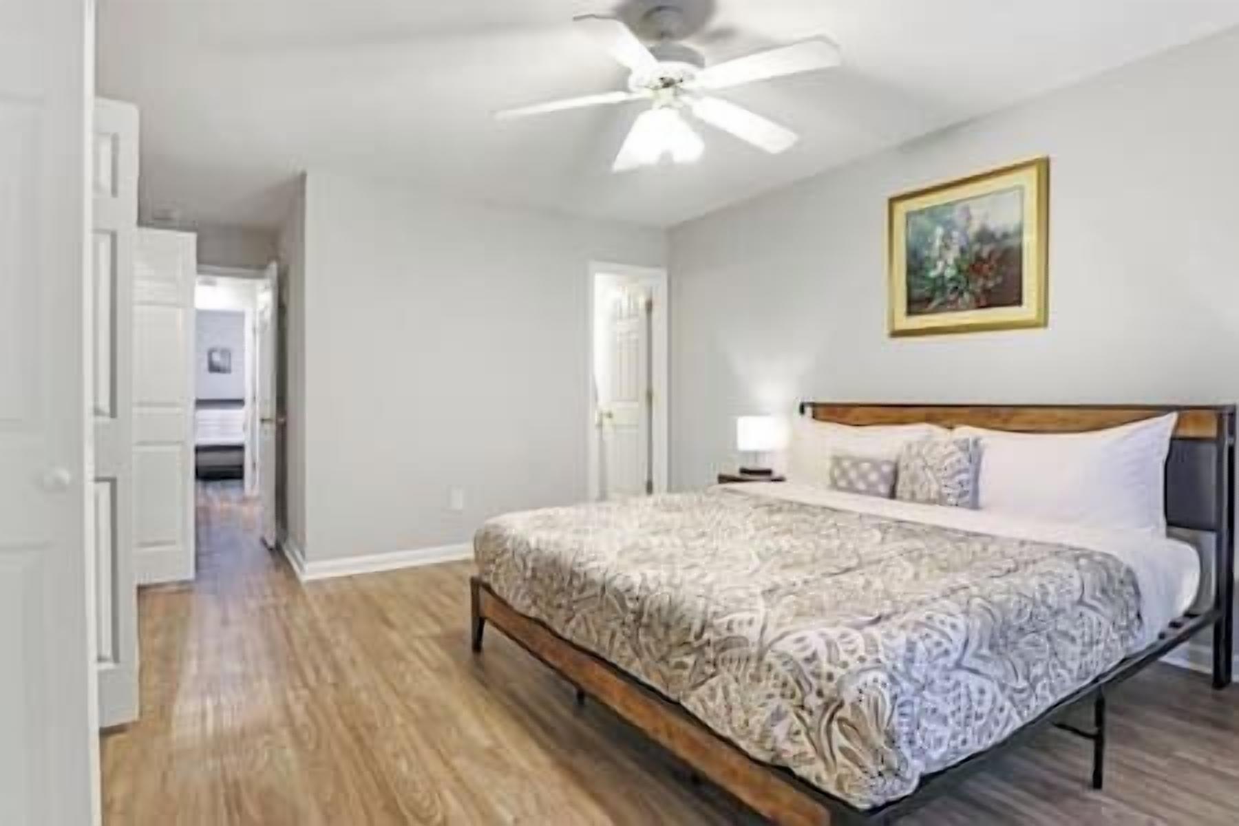 2 slaapkamers, een strijkplank/strijkijzer, wifi, beddengoed