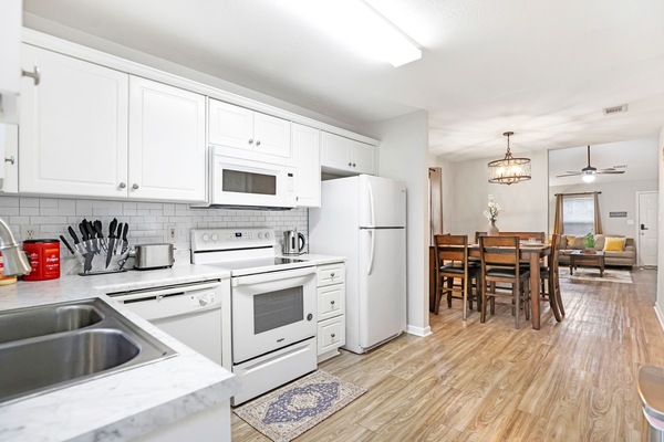 Micro-ondes, four, plaque de cuisson, lave-vaisselle