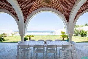 House - Dar Barsha Beach Front White Sand and Happiness (Raf Raf)
