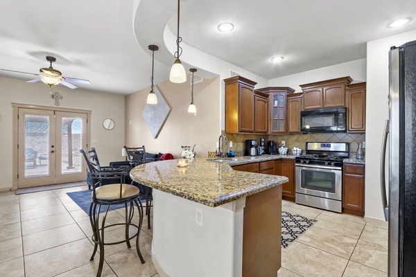 Frigorifero, microonde, forno, piano cottura