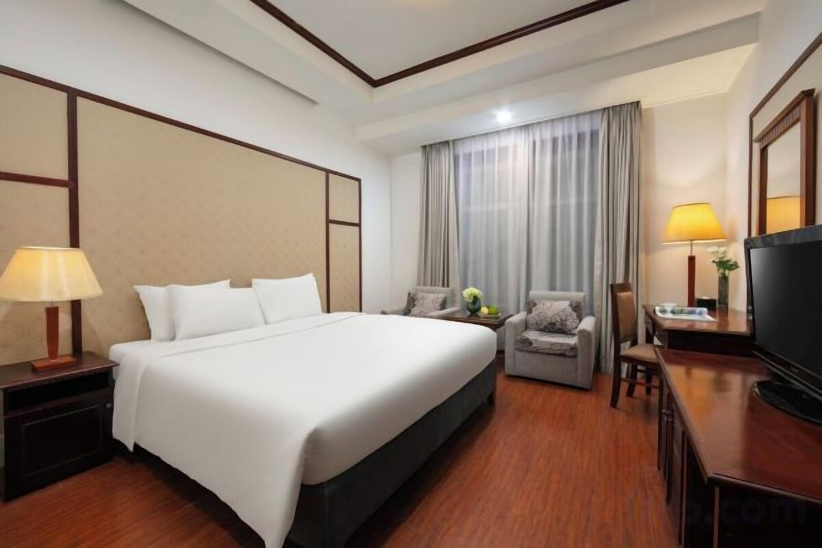 Premium bedding, down duvets, pillow-top beds, minibar