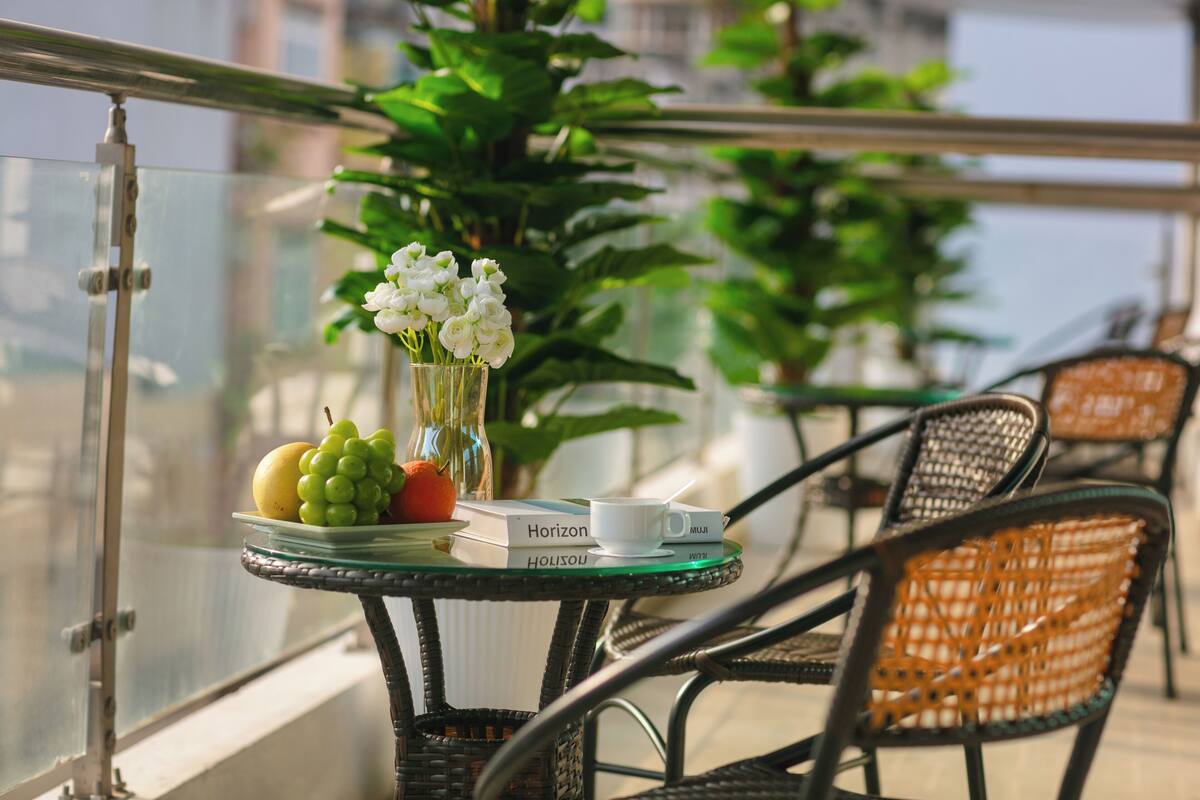 Junior-Studiosuite, Balkon | Hochwertige Bettwaren, Daunenbettdecken, Pillowtop-Betten, Minibar