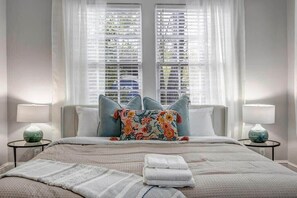 1 soverom, strykejern/-brett, reiseseng for barn og wi-fi