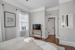 1 bedroom, iron/ironing board, travel cot, WiFi - Renovated Apt - Blocks from Shoppes of Avondale! (Jacksonville)