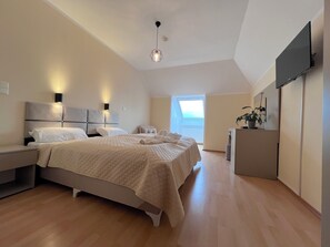 Minibar, escritorio, wifi gratis y ropa de cama