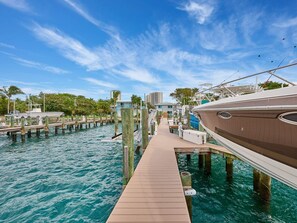 Marina - Elegant 2BR Haven by the Water (Riviera Beach)