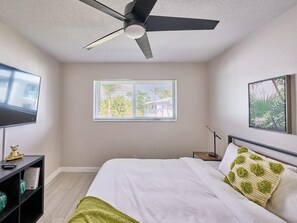 3 Schlafzimmer, Schreibtisch, Bügeleisen/Bügelbrett, WLAN