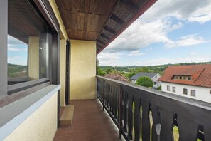 Property grounds - Apartment 'Ferienwohnung Wallisch' with Private Terrace, Private Garden and Wi-Fi (Schotten)