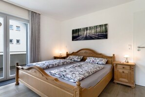 2 bedrooms, iron/ironing board, free WiFi, bed sheets