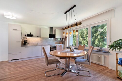 'Ferienwohnung am Wasserfall' mit Bergblick, Gemeinschaftsgarten und WLAN