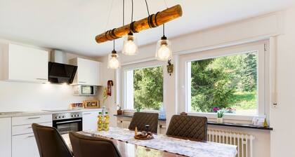 Holiday Apartment at Vogelhaus with Mountain View, Private Terrace and Wi-Fi