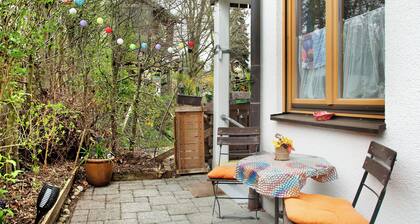 Einzimmerapartment 'Milchtütenzimmer - Upcycling' mit Gemeinschaftsterrasse und WLAN