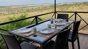 屋外ダイニングエリア