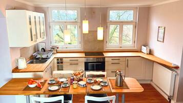 KĂŒhlschrank, Ofen, Herdplatte, GeschirrspĂŒler