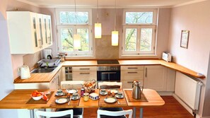 Geladeira, fogão, cooktop, lava-louças