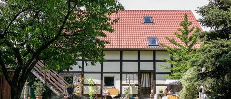 المنشأة من الخارج