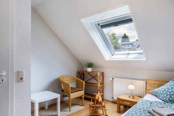 3 bedrooms, iron/ironing board, WiFi (free), bed sheets
